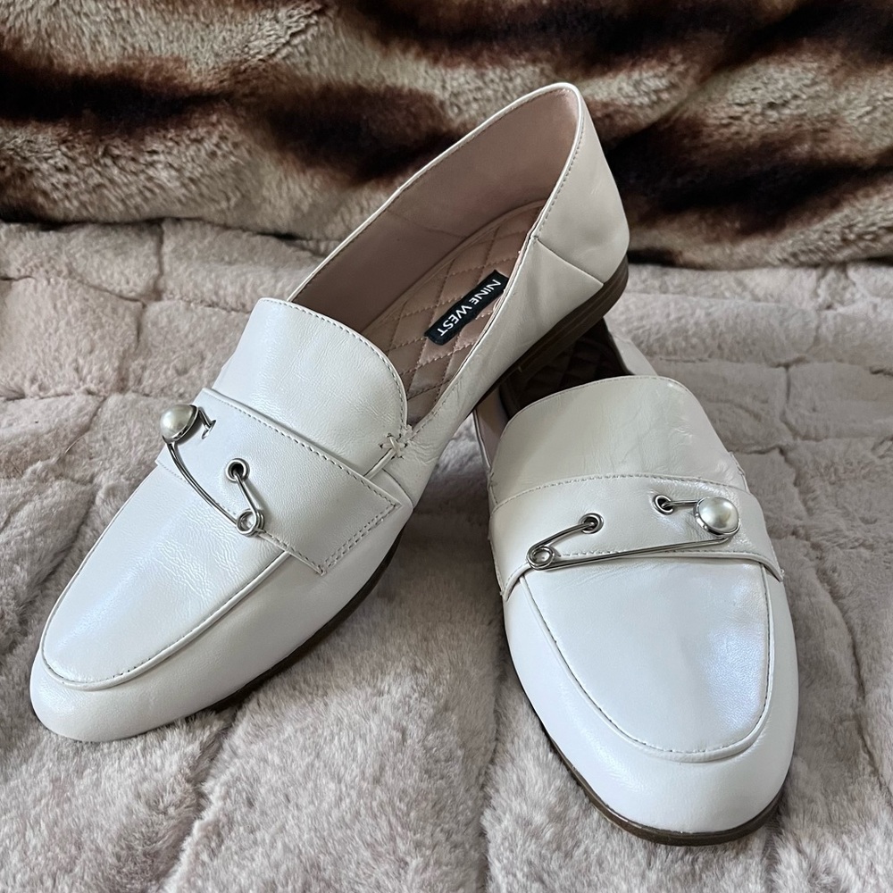 Nine West White Leather Winium Loafers with Pearl Accent Pin - Size 10